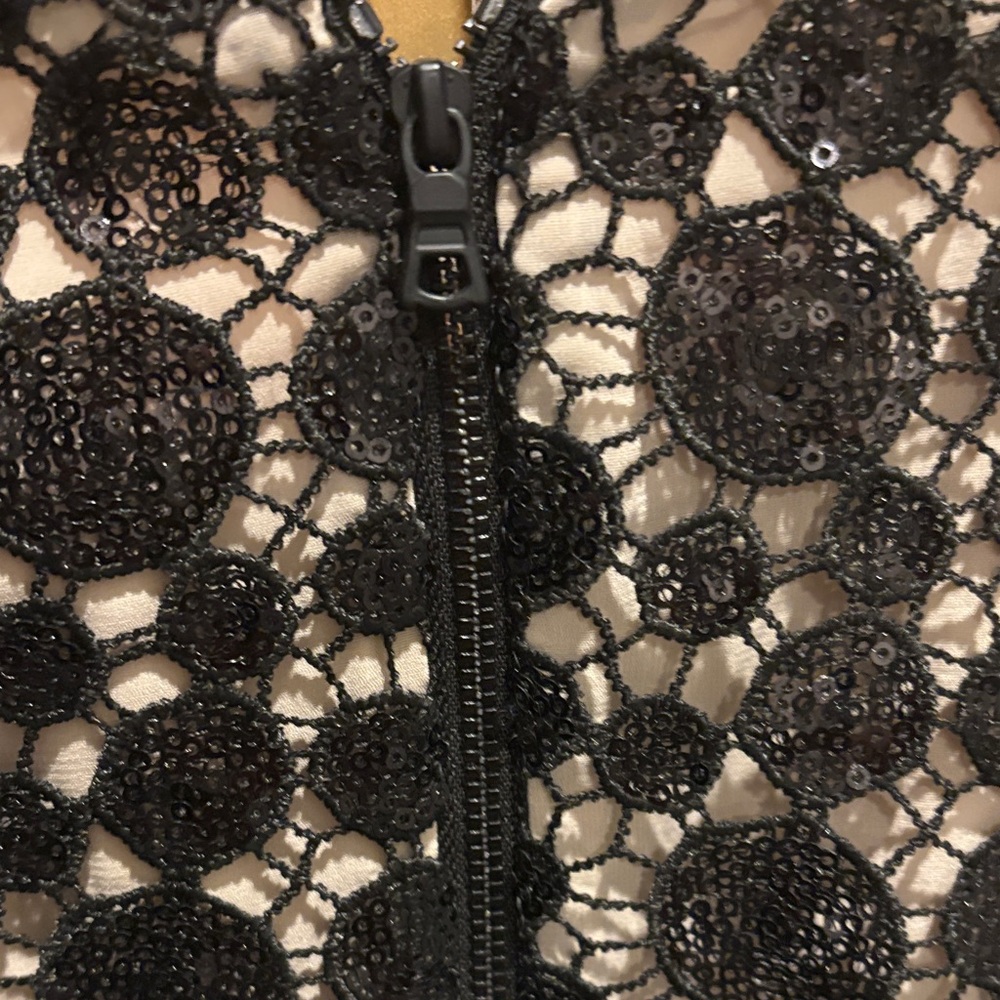 Alice + Olivia Floral sequins Lace Mini shift Dress size 2 crochet - Picture 7 of 9